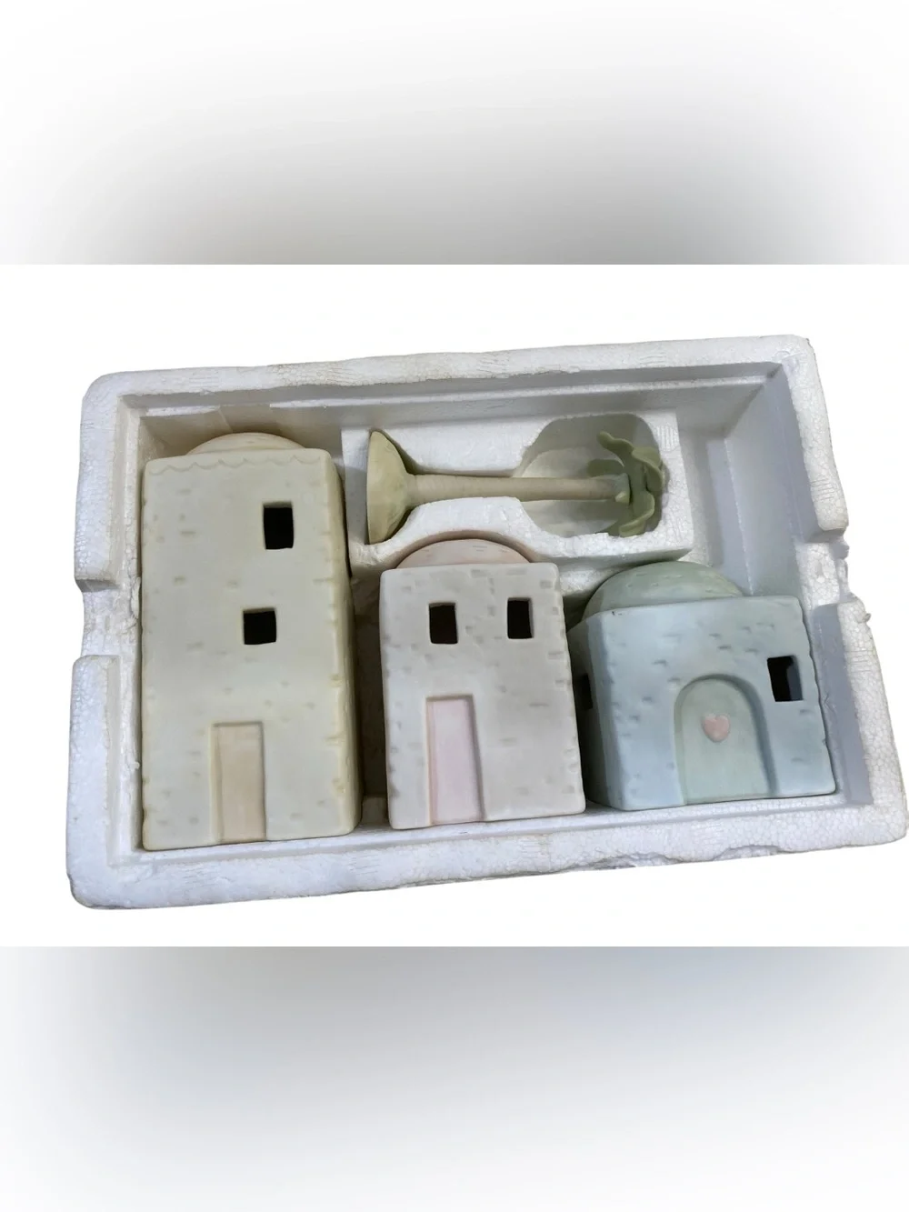 1982 Enesco Precious Moments Nativity Accessories Set 3 Buildings and Palm Tree